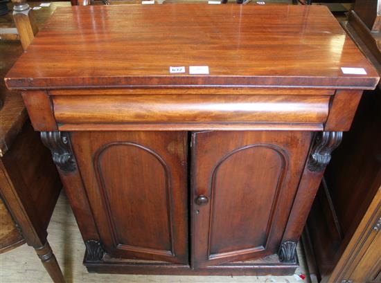 Mahogany chiffonier(-)